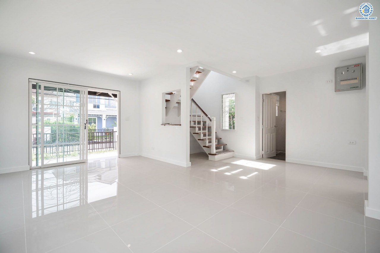 บ้านมือสองตกแต่งใหม่ โครงการ ชลลดา วัดลาดปลาดุก คุณภาพระดับ L&H บนเนื้อที่ 53.5 ตร.ว. ฟังก์ชัน 3 ห้องนอน 2 ห้องน้ำ 2 ที่จอดรถ บนทำเลศักยภาพ เพียง 15 นาทีถึง เซ็นทรัลเวสท์เกต ใกล้รถไฟฟ้าสายสีม่วง "สถานีคลองบางไผ่"